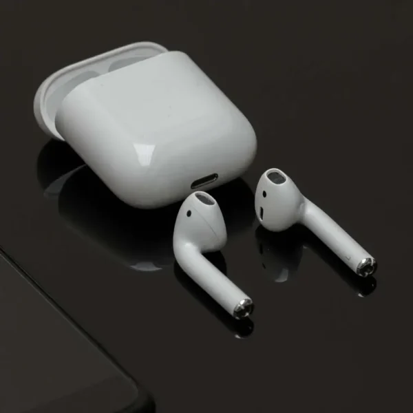 Apple AirPods 2nd Generation Earbuds